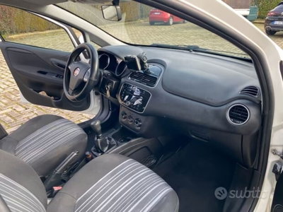 Fiat Punto Evo 1.3 Mjt 95 CV DPF 3 porte S&S Dualogic Dynamic (13)