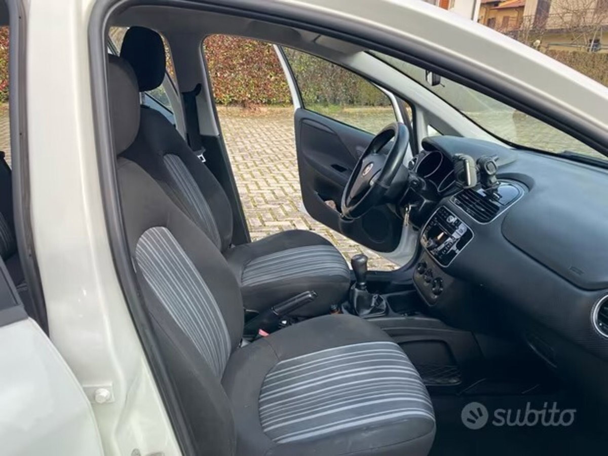 Fiat Punto Evo 1.3 Mjt 95 CV DPF 3 porte S&S Dualogic Dynamic (14)