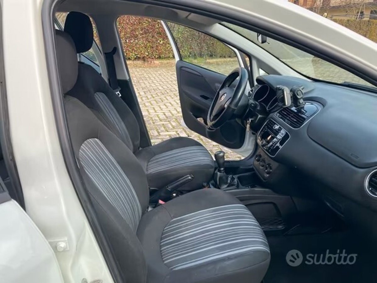 Fiat Punto Evo 1.3 Mjt 95 CV DPF 3 porte S&S Dualogic Dynamic (15)