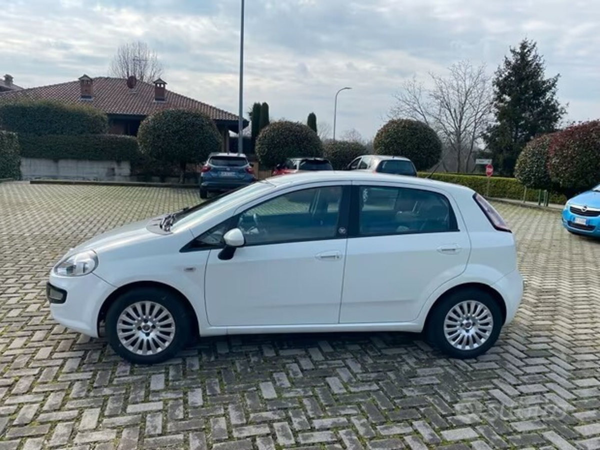 Fiat Punto Evo 1.3 Mjt 95 CV DPF 3 porte S&S Dualogic Dynamic (2)