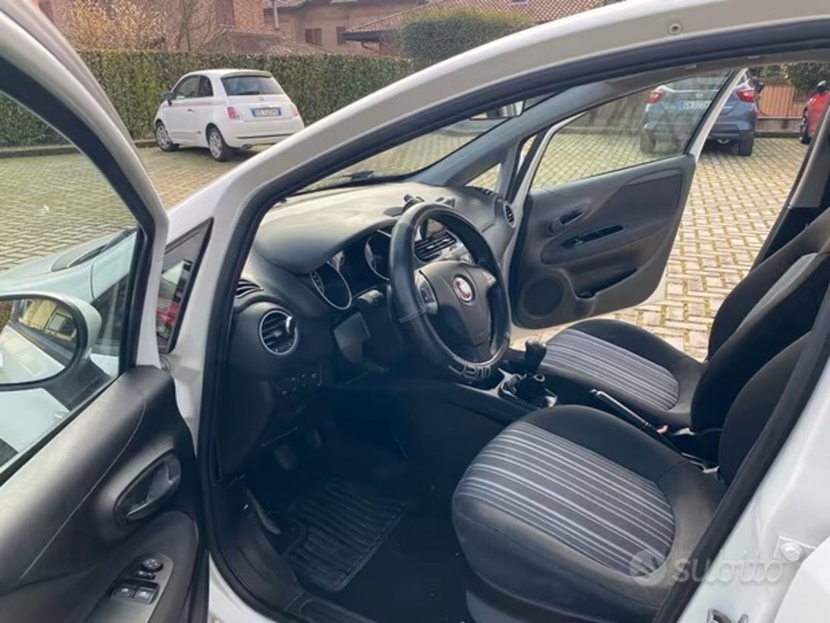 Fiat Punto Evo 1.3 Mjt 95 CV DPF 3 porte S&S Dualogic Dynamic (9)