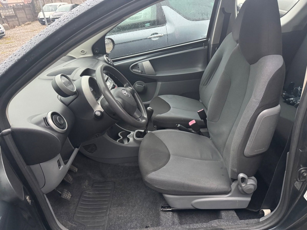 Toyota Aygo 1.0 12V VVT-i 3 porte (10)