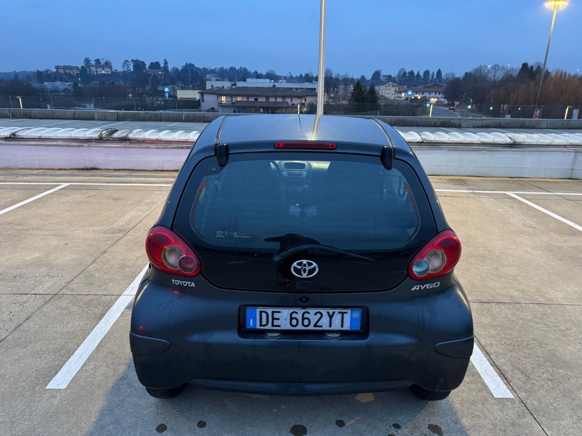 Toyota Aygo 1.0 12V VVT-i 3 porte (3)