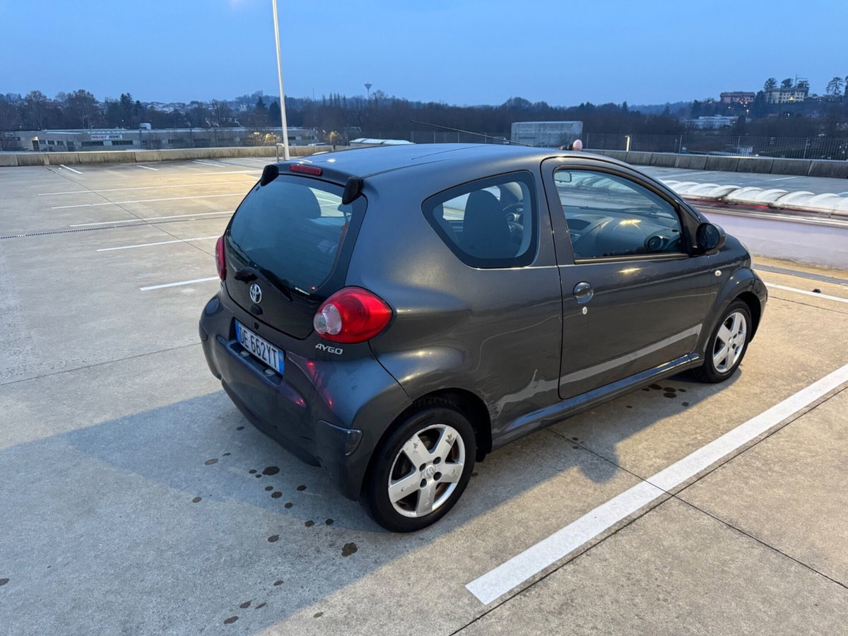 Toyota Aygo 1.0 12V VVT-i 3 porte (5)