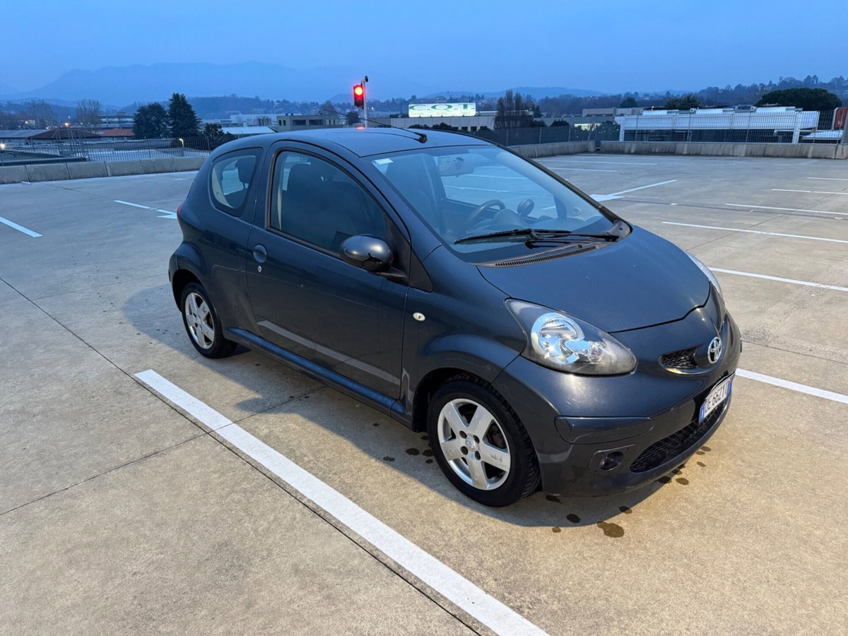 Toyota Aygo 1.0 12V VVT-i 3 porte (7)