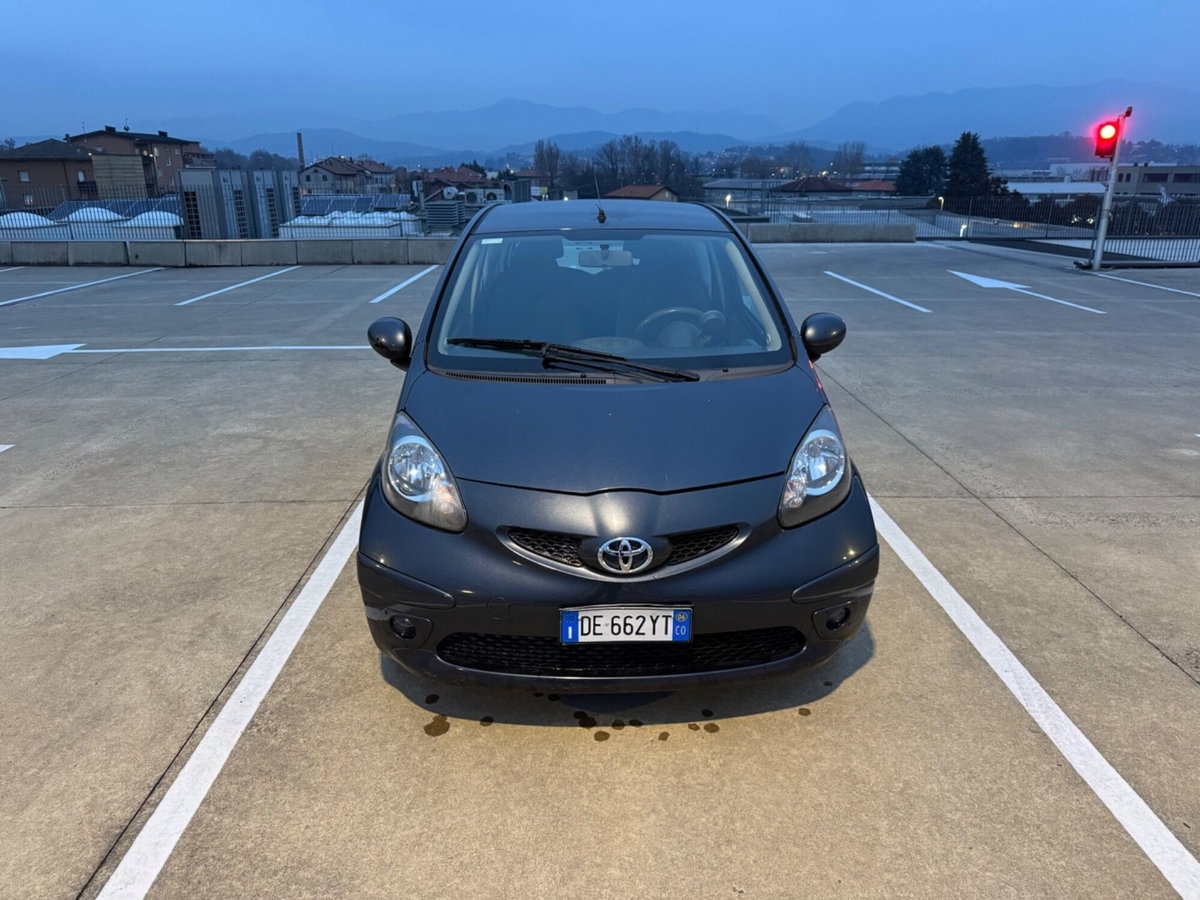 Toyota Aygo 1.0 12V VVT-i 3 porte (8)