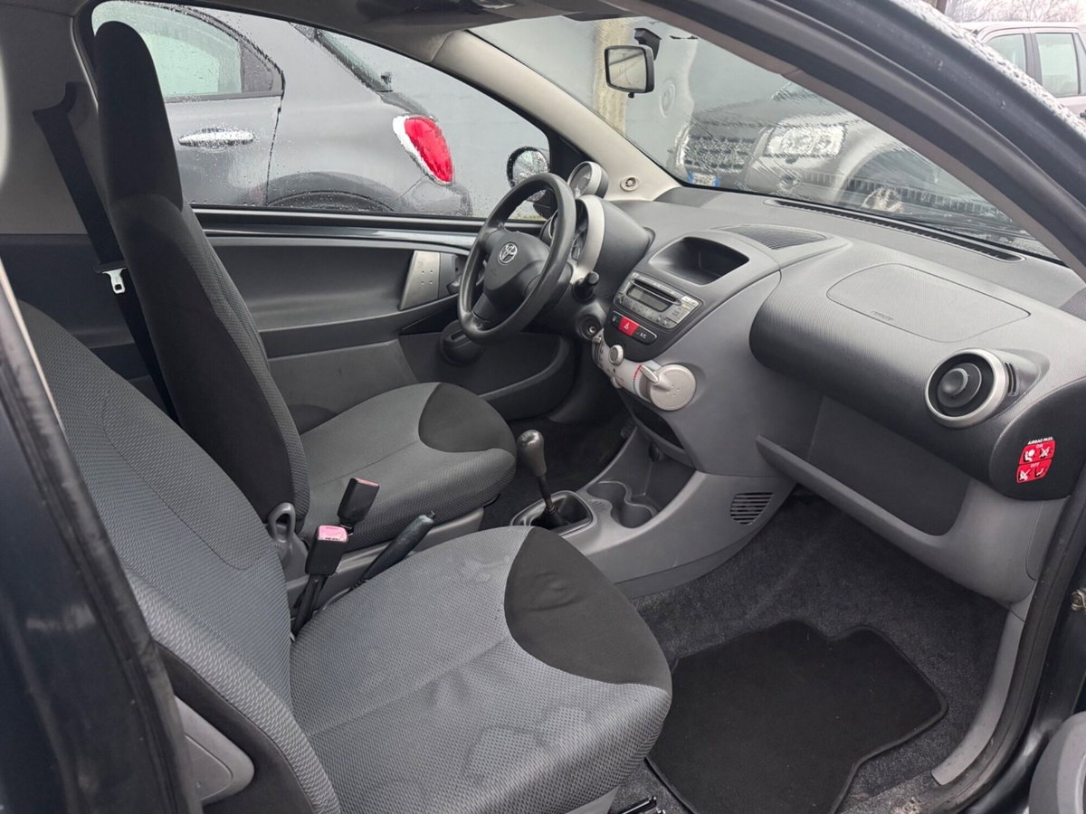 Toyota Aygo 1.0 12V VVT-i 3 porte (9)