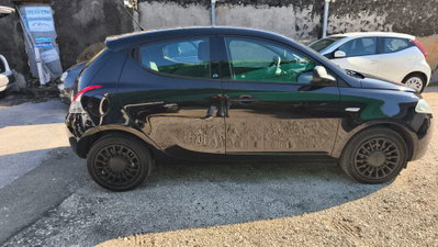 Lancia Ypsilon 1.2 69 CV 5 porte GPL Ecochic Alberta Ferretti (7)