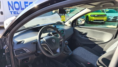 Lancia Ypsilon 1.2 69 CV 5 porte GPL Ecochic Alberta Ferretti (8)