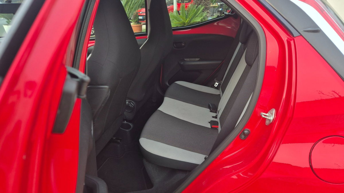 Toyota Aygo 1.0 VVT-i 69 CV 5 porte x-cool (10)