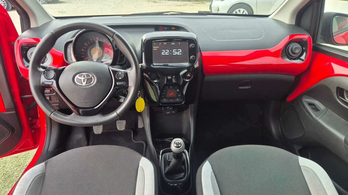 Toyota Aygo 1.0 VVT-i 69 CV 5 porte x-cool (11)