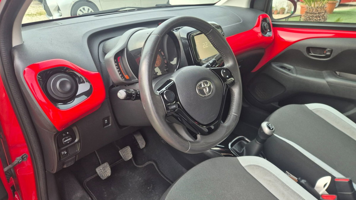 Toyota Aygo 1.0 VVT-i 69 CV 5 porte x-cool (12)