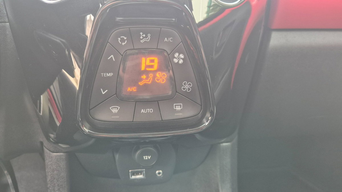 Toyota Aygo 1.0 VVT-i 69 CV 5 porte x-cool (17)