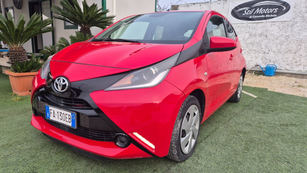 Toyota Aygo 1.0 VVT-i 69 CV 5 porte x-cool (2)