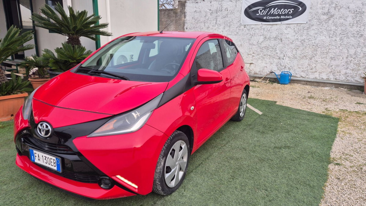 Toyota Aygo 1.0 VVT-i 69 CV 5 porte x-cool (3)