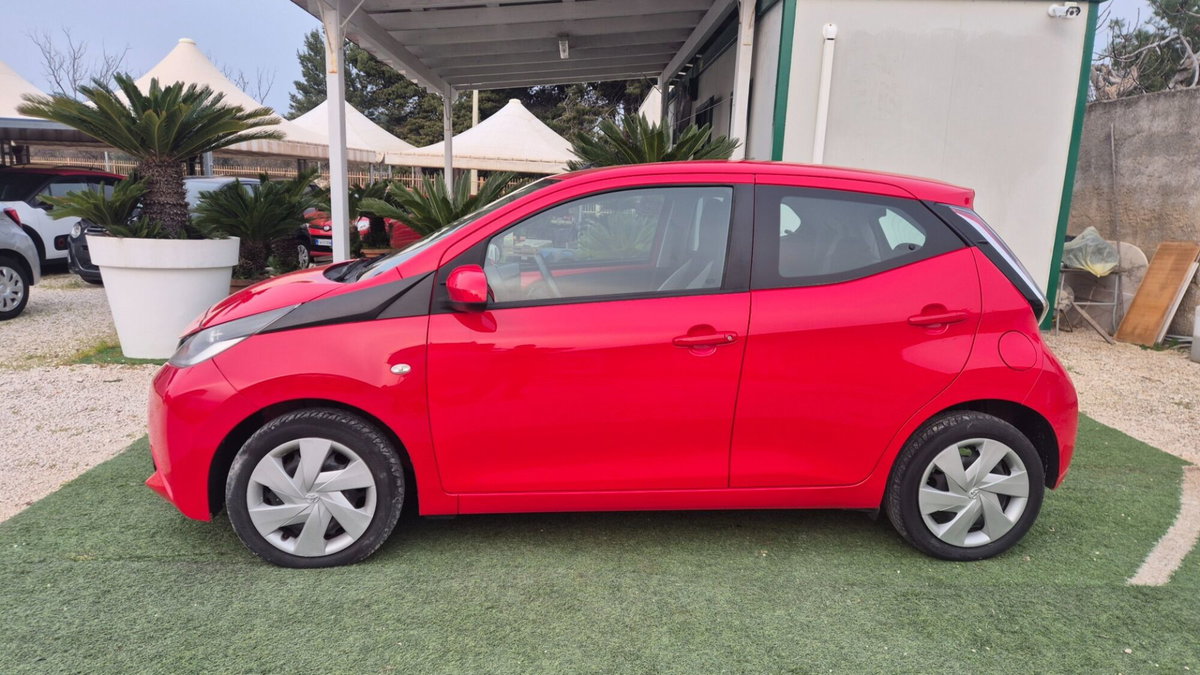 Toyota Aygo 1.0 VVT-i 69 CV 5 porte x-cool (4)