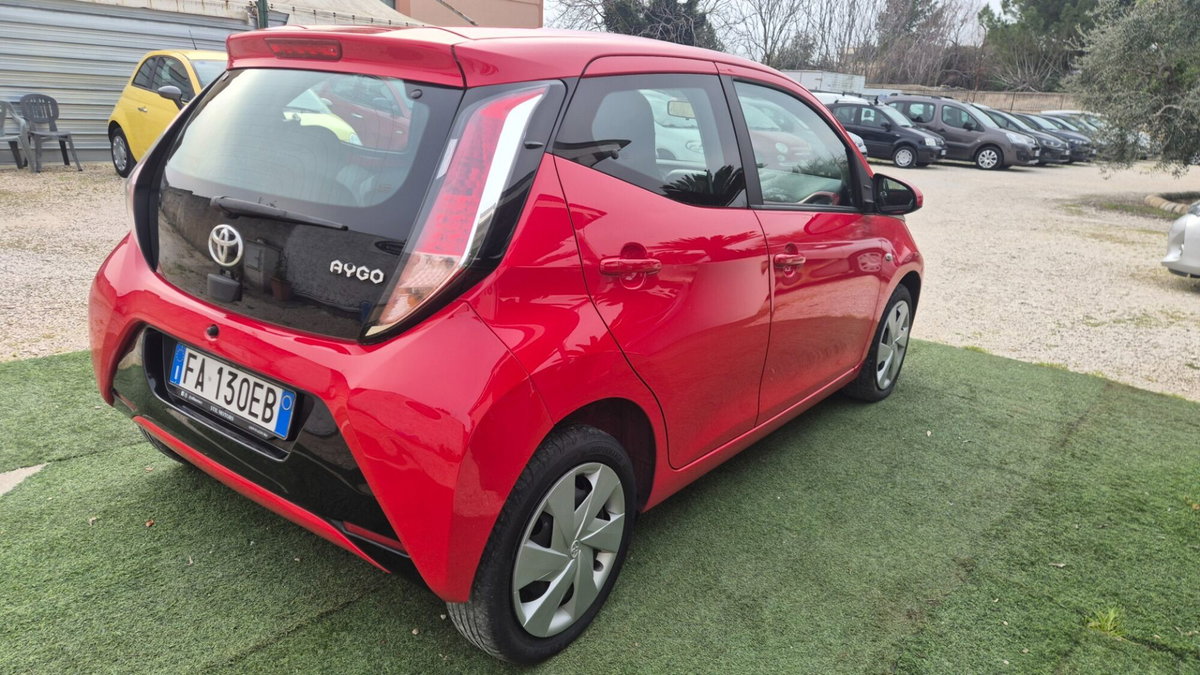 Toyota Aygo 1.0 VVT-i 69 CV 5 porte x-cool (5)