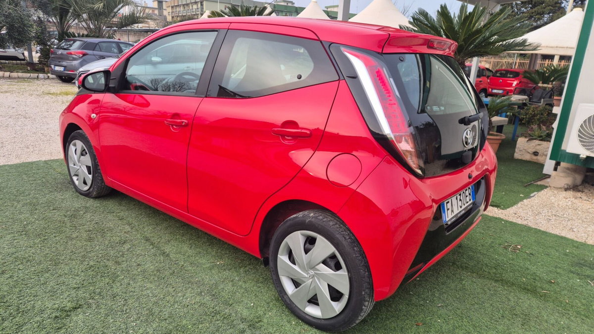 Toyota Aygo 1.0 VVT-i 69 CV 5 porte x-cool (6)