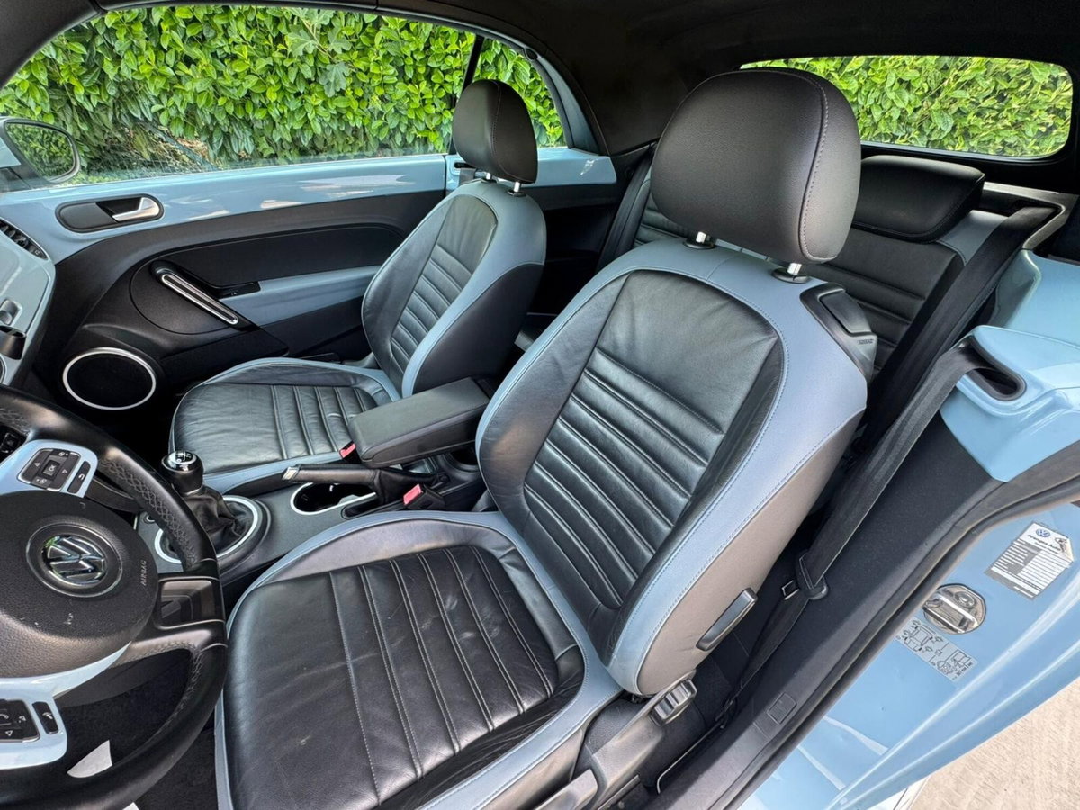Volkswagen Maggiolino Cabrio 1.6 TDI Design (12)