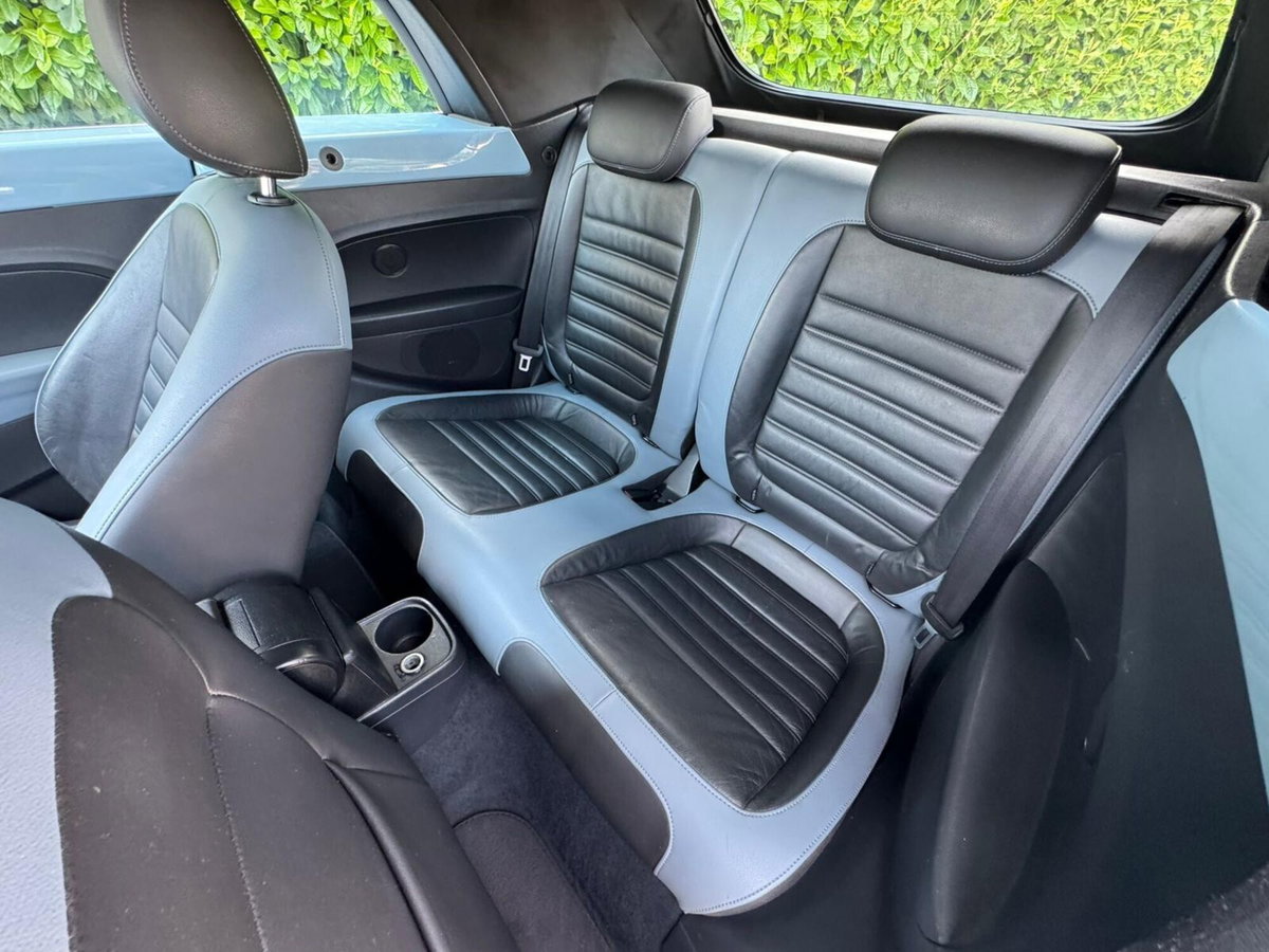 Volkswagen Maggiolino Cabrio 1.6 TDI Design (13)