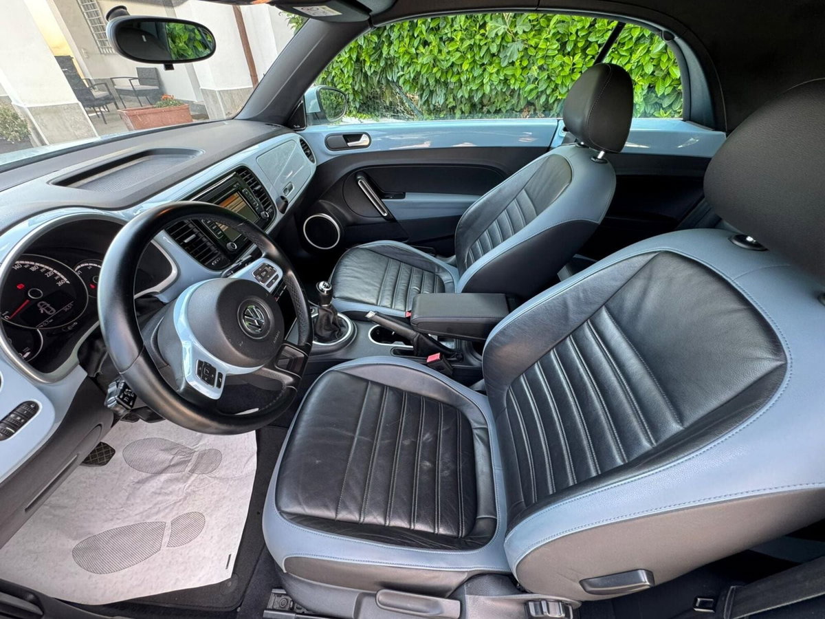 Volkswagen Maggiolino Cabrio 1.6 TDI Design (15)