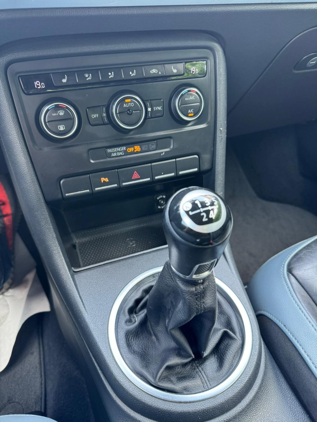 Volkswagen Maggiolino Cabrio 1.6 TDI Design (16)