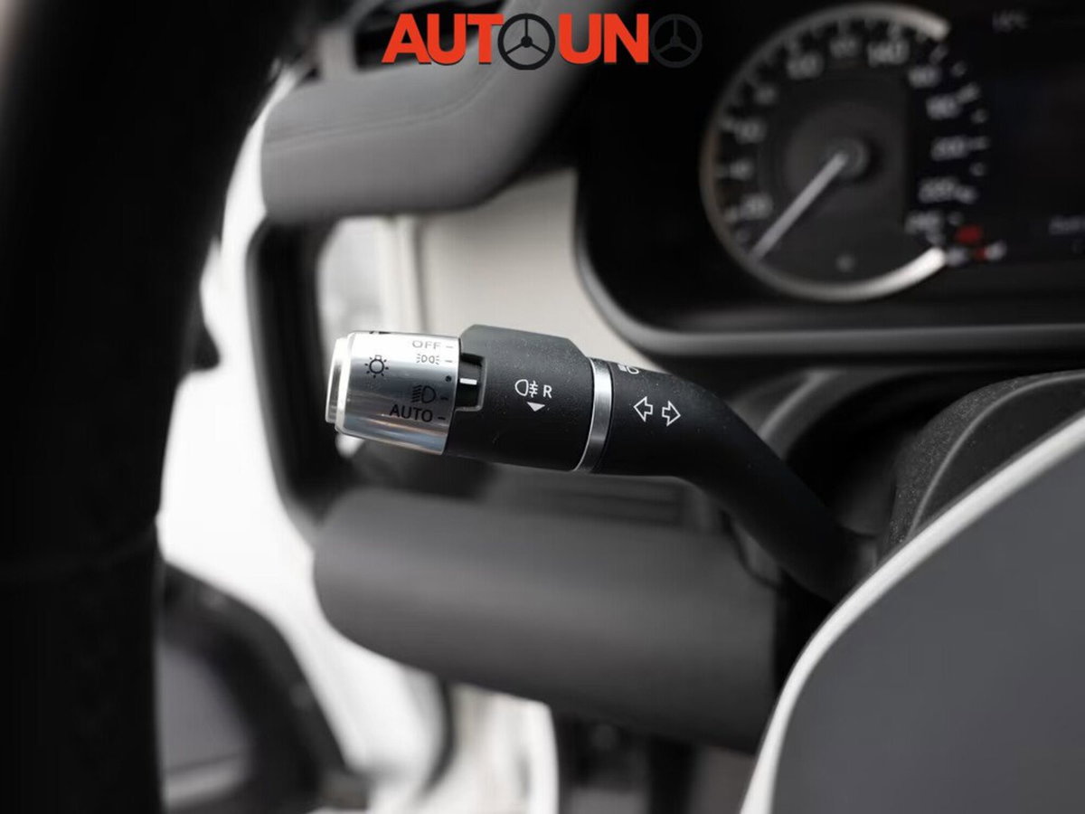 Land Rover Defender 110 2.0 SD4 AWD Auto S (6)