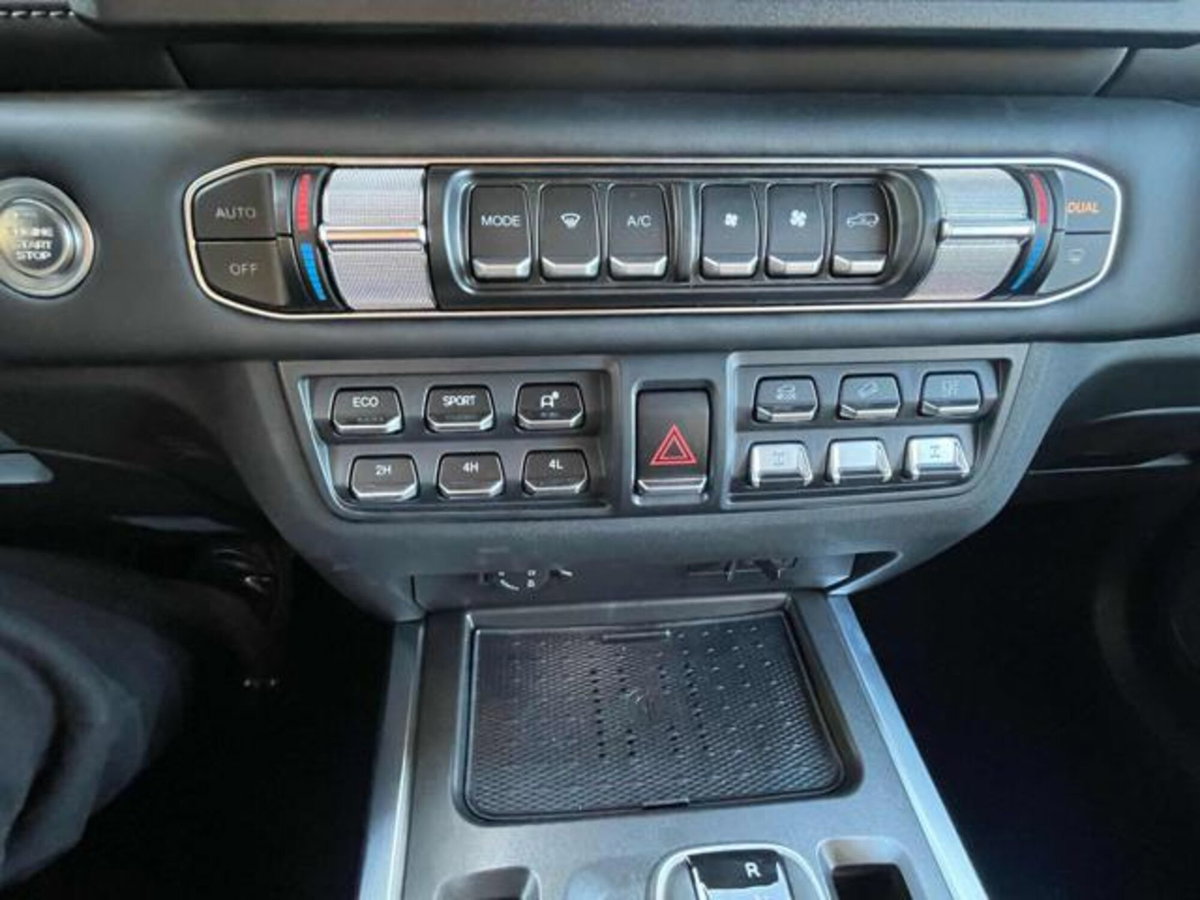 Emc 212 212 2.0 tgdi Officer 4wd 8at (15)