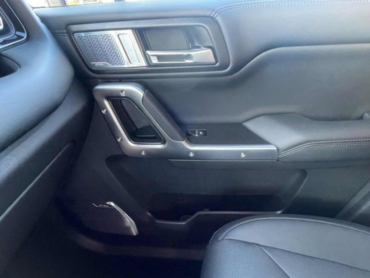 Emc 212 212 2.0 tgdi Officer 4wd 8at (18)