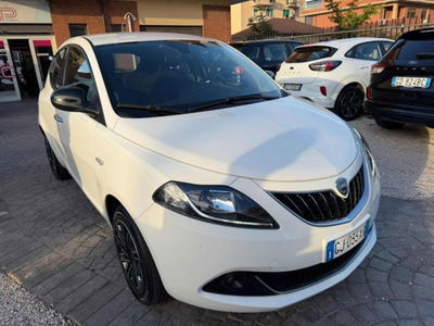 Lancia Ypsilon 1.0 FireFly 5 porte S&S Hybrid Ecochic Gold usata