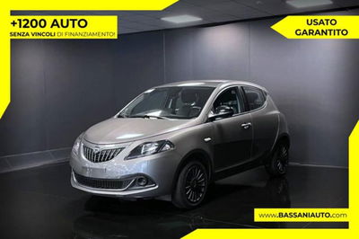 Lancia Ypsilon 1.0 FireFly 5 porte S&S Hybrid Ecochic Silver usata