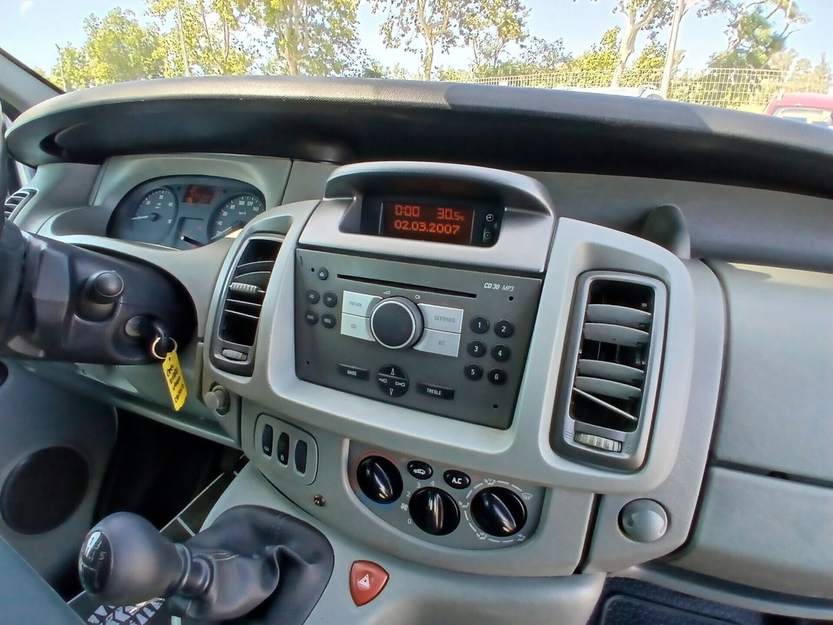 Opel Vivaro Furgone 29 2.5 CDTI PL-TN Combi Semivetrato Fap M1 (15)