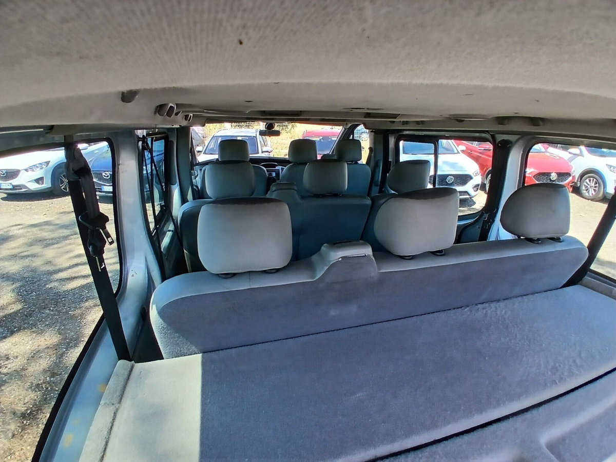 Opel Vivaro Furgone 29 2.5 CDTI PL-TN Combi Semivetrato Fap M1 (9)