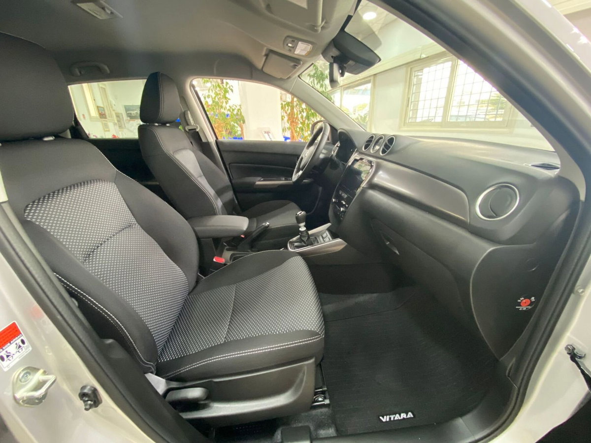 Suzuki Vitara 1.4 Hybrid Starview (14)