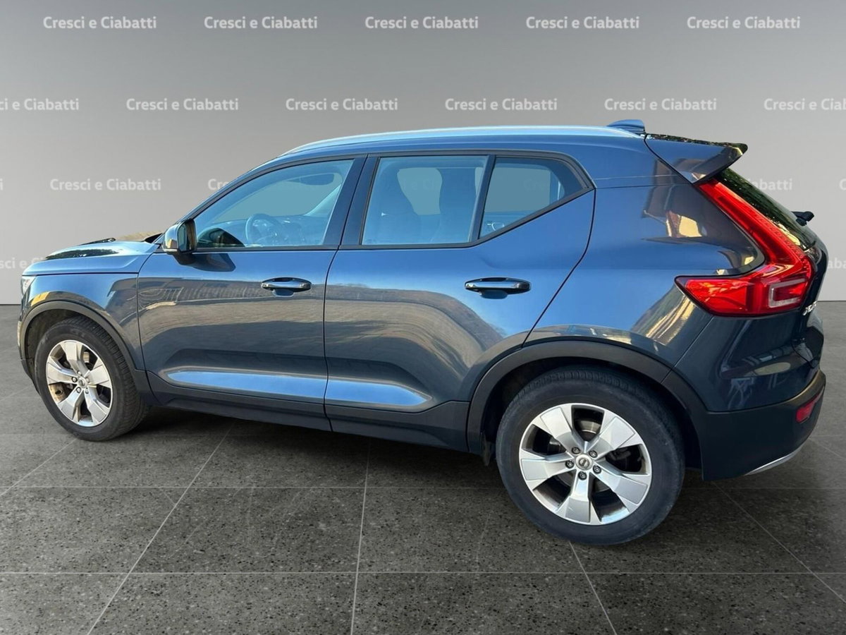 Volvo XC40 D3 AWD Geartronic Momentum Pro (2)