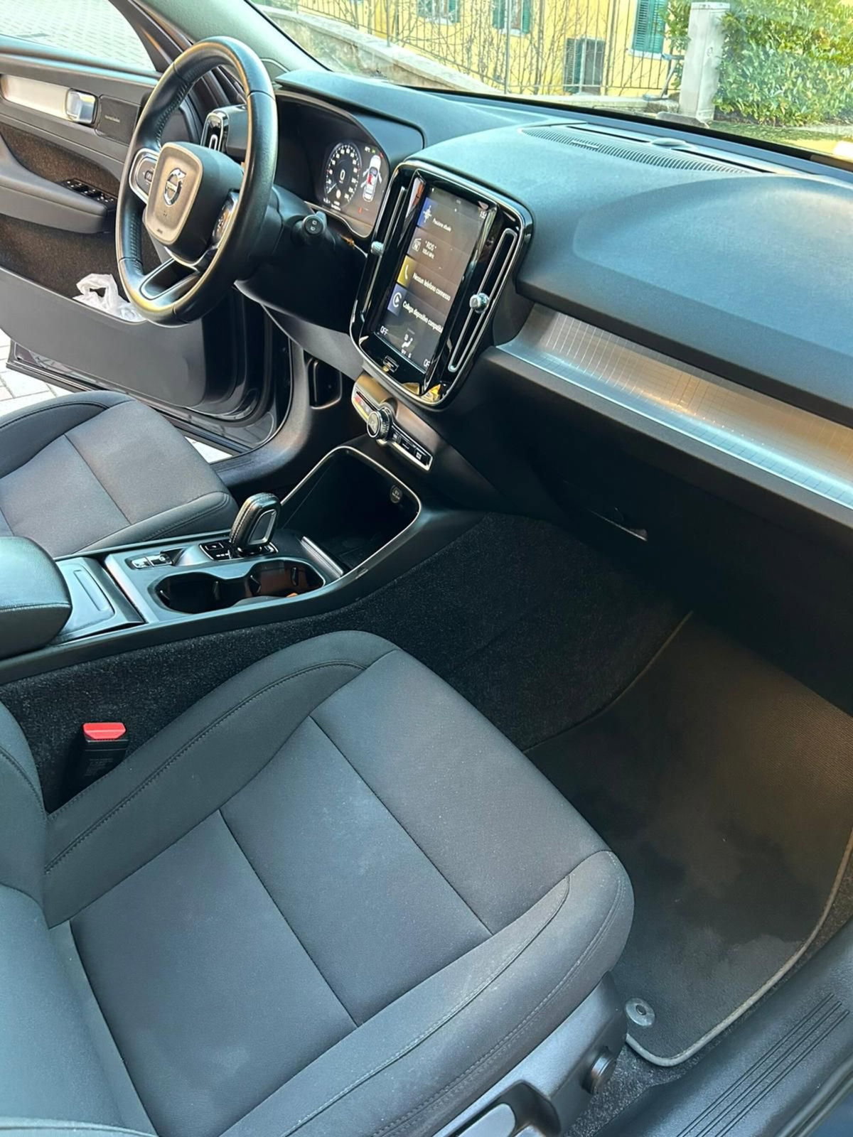Volvo XC40 D3 AWD Geartronic Momentum Pro (8)