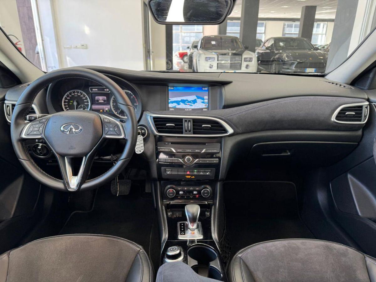 Infiniti Q30 2.2 diesel DCT AWD Premium Tech (11)