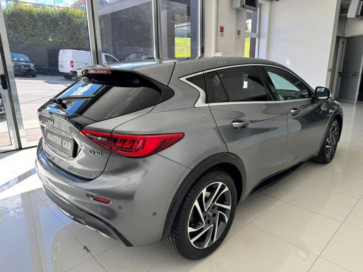 Infiniti Q30 2.2 diesel DCT AWD Premium Tech (4)