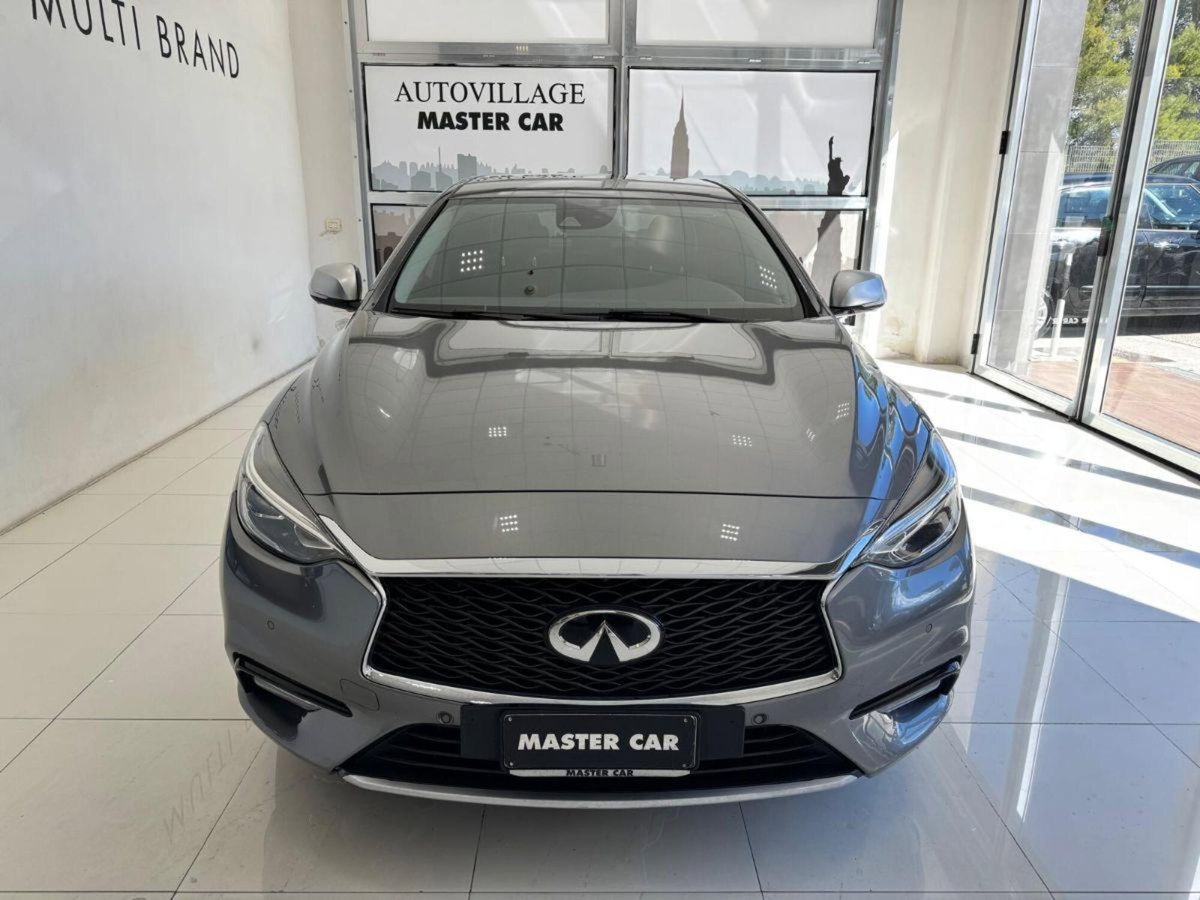 Infiniti Q30 2.2 diesel DCT AWD Premium Tech (5)