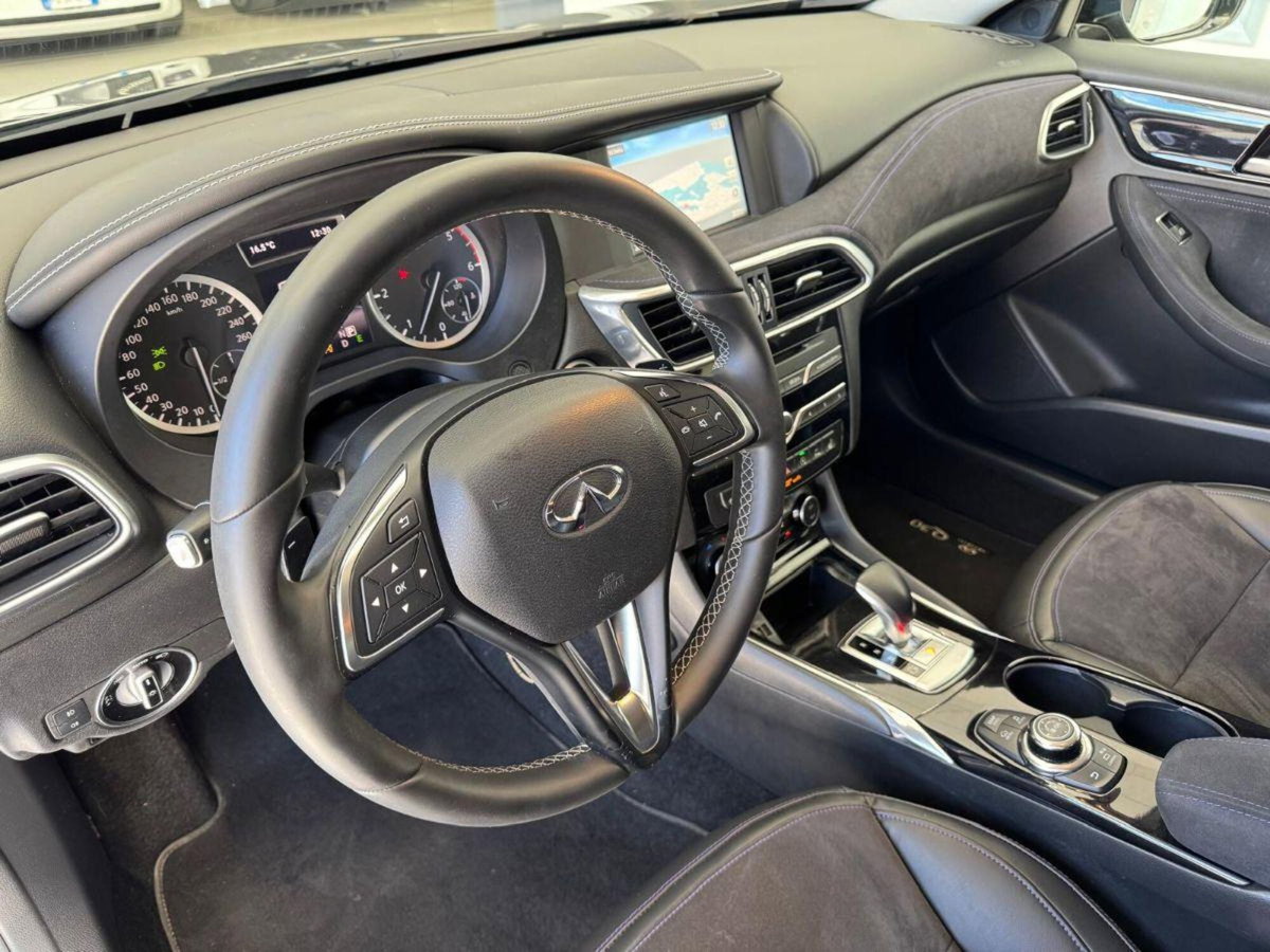 Infiniti Q30 2.2 diesel DCT AWD Premium Tech (9)