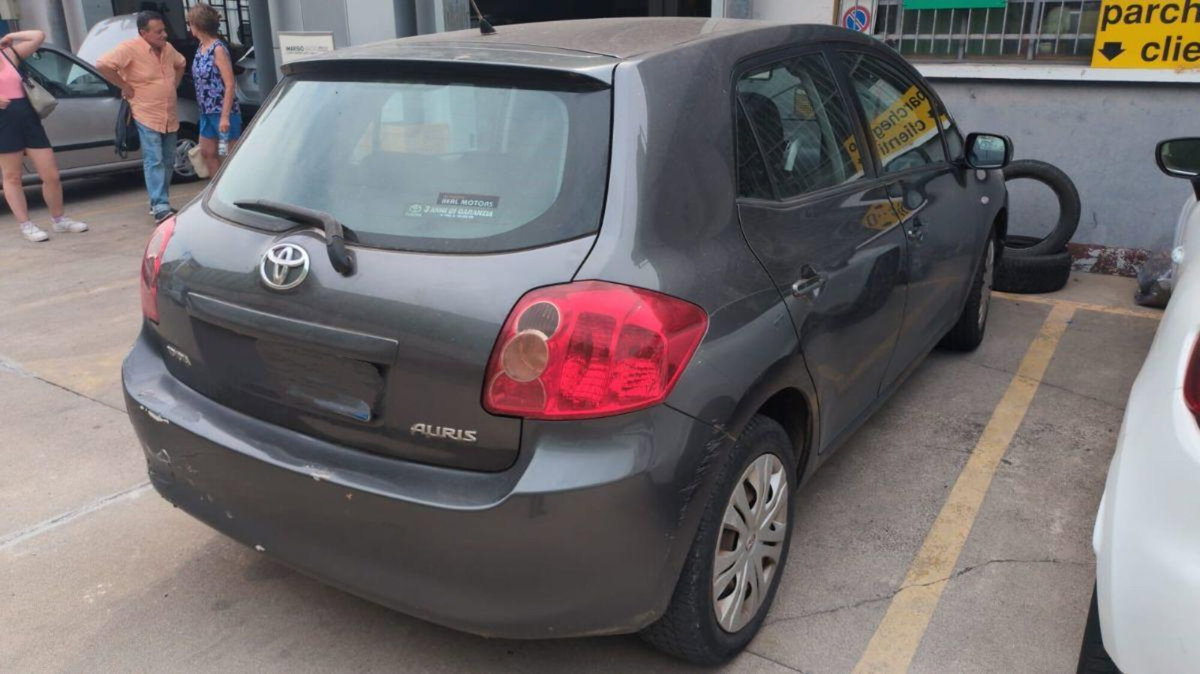 Toyota Auris 1.4 5 porte (3)