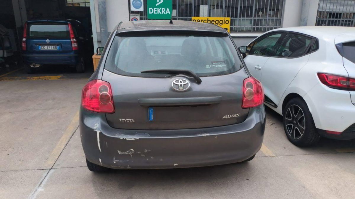 Toyota Auris 1.4 5 porte (4)