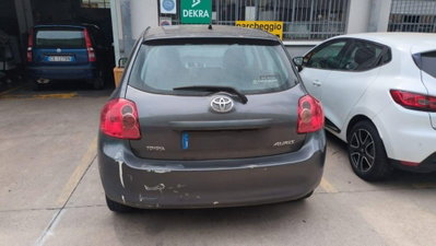 Toyota Auris 1.4 5 porte (4)