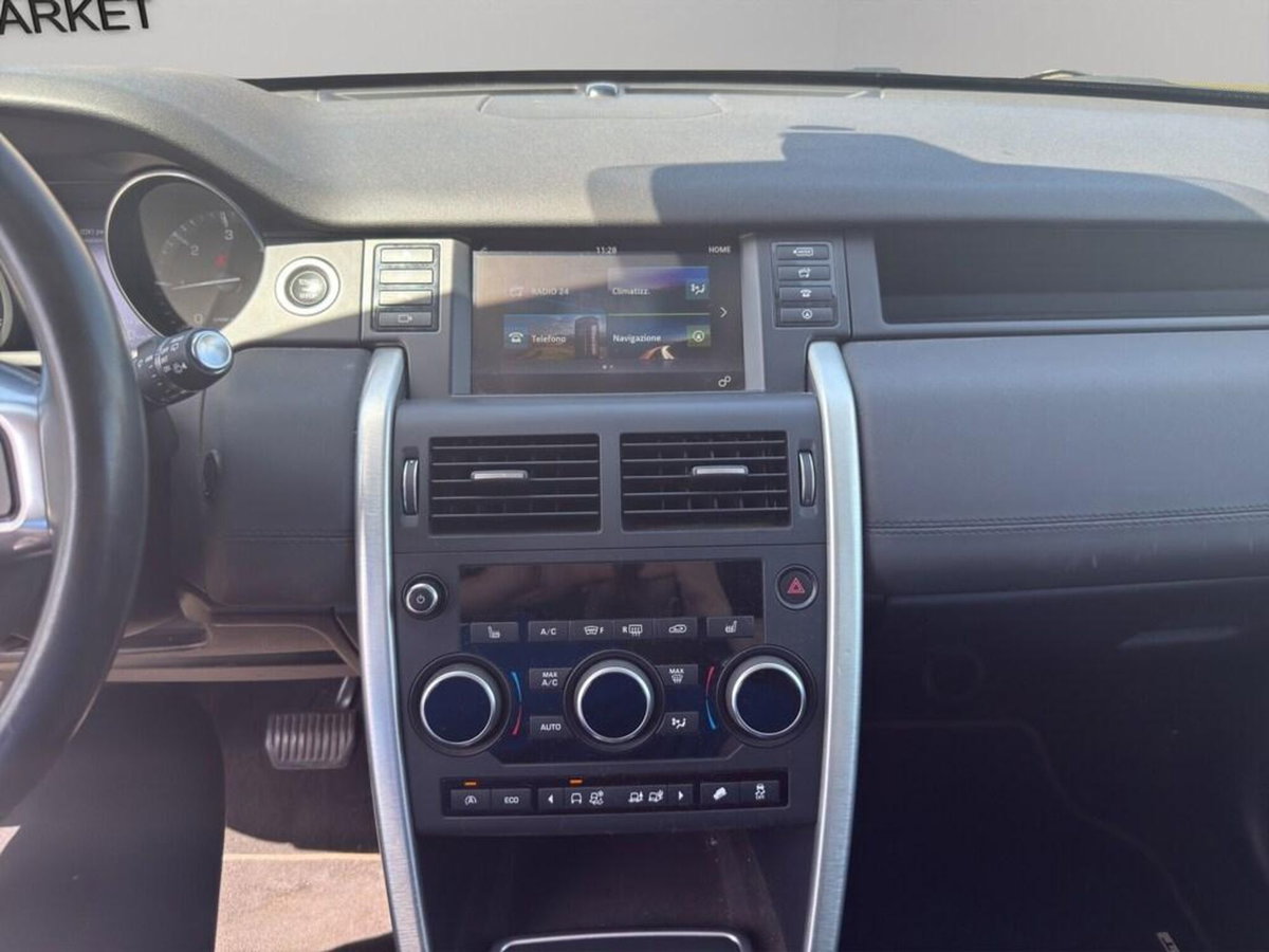 Land Rover Discovery Sport 2.0 TD4 180 CV Pure (12)