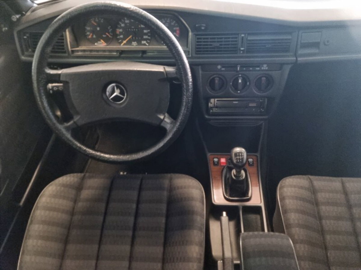 Mercedes-Benz 190 2.0 E cat (11)
