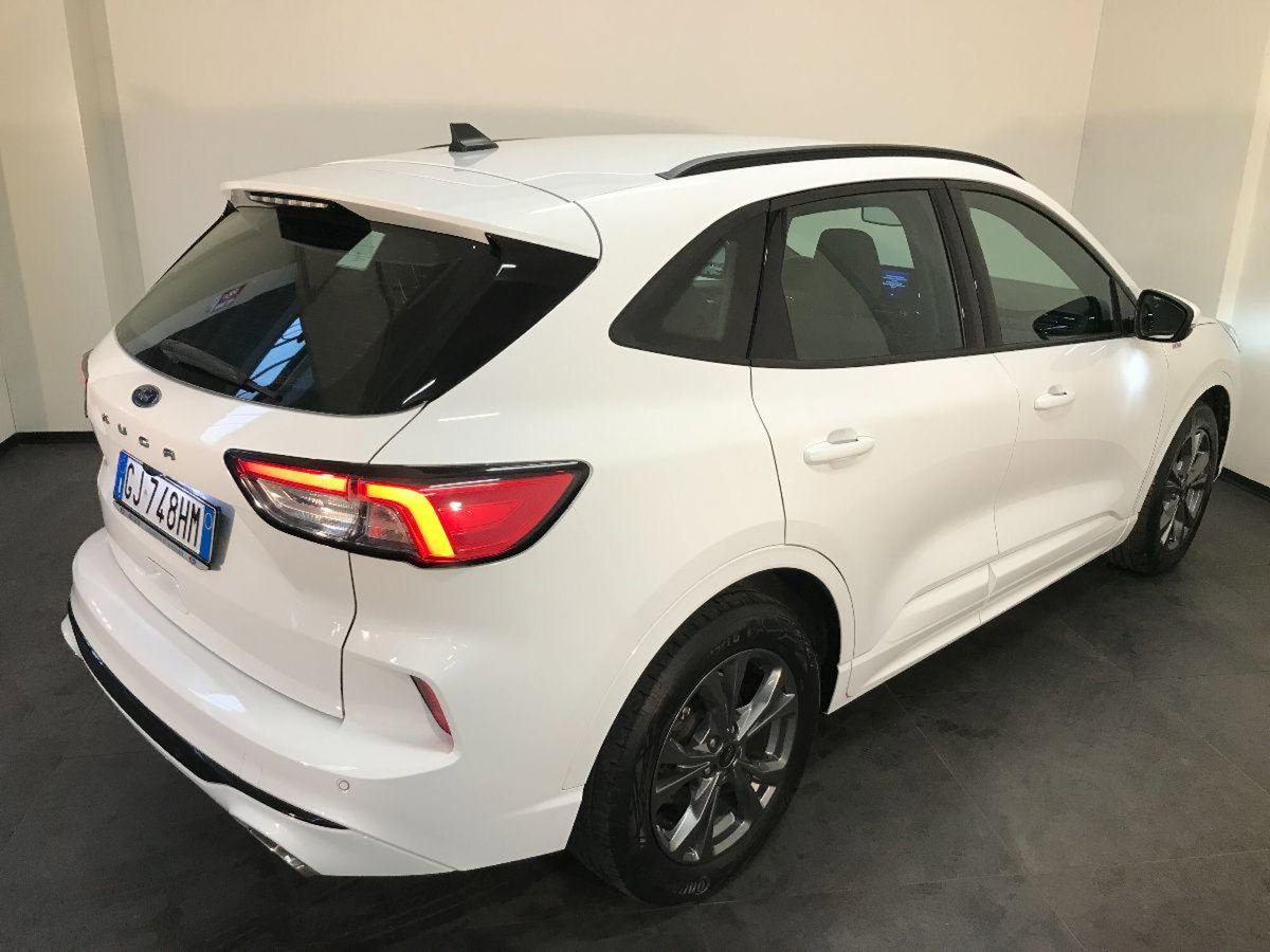 Ford Kuga 1.5 TDCI 120 CV S&S 2WD ST-Line (4)