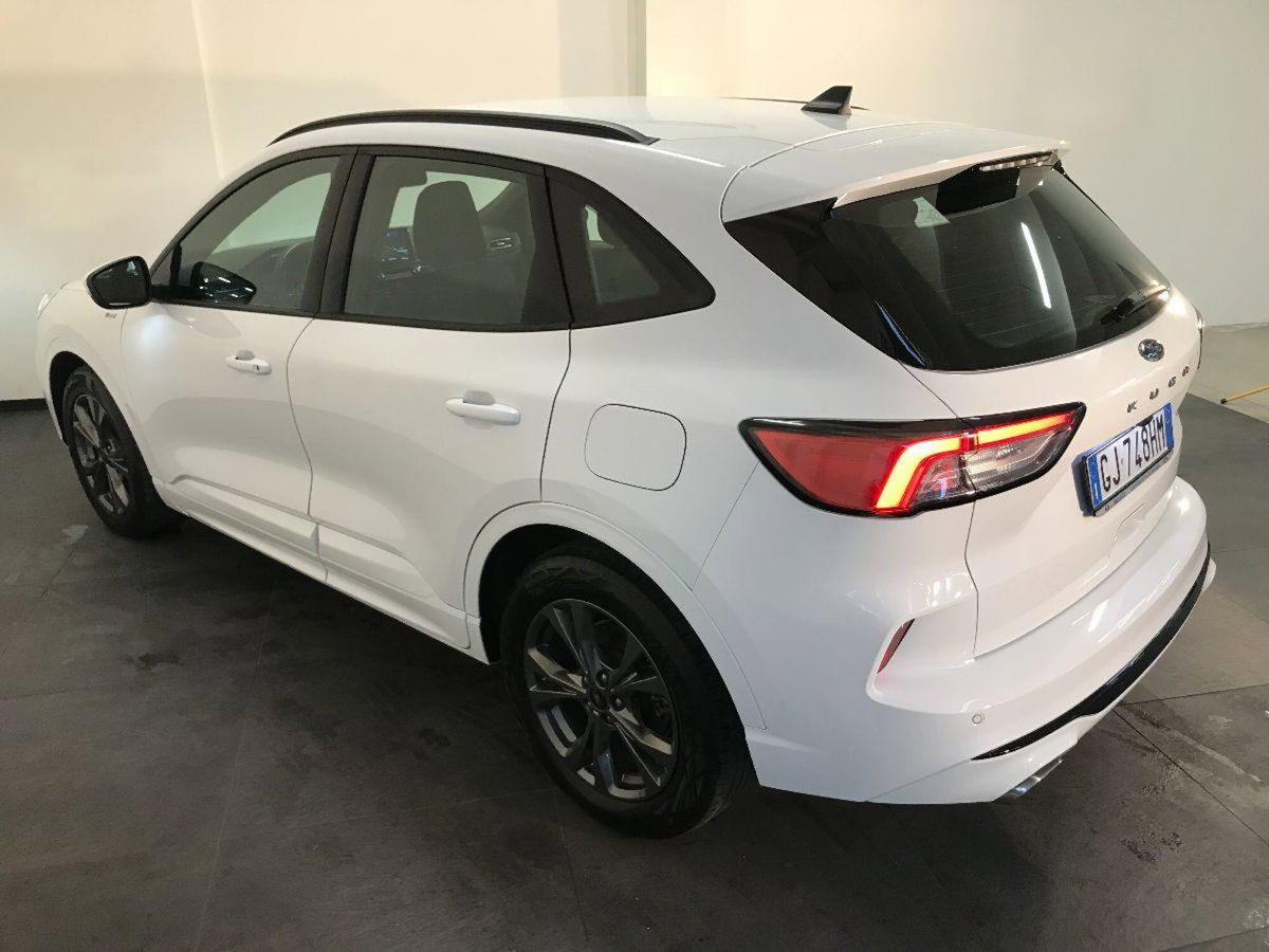 Ford Kuga 1.5 TDCI 120 CV S&S 2WD ST-Line (5)