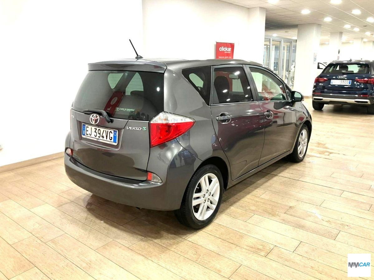 Toyota Verso 1.6 D-4D Active (3)