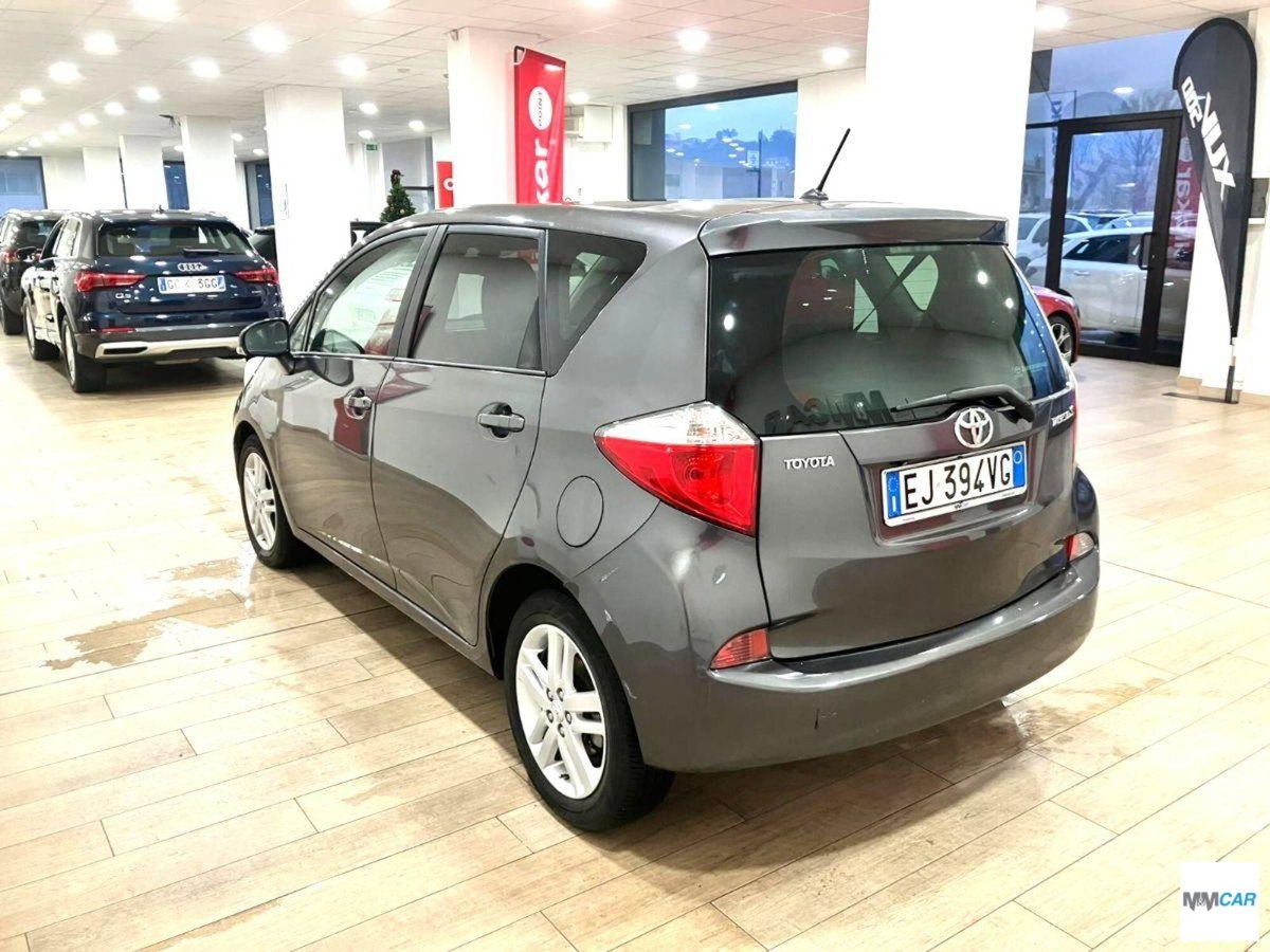 Toyota Verso 1.6 D-4D Active (4)