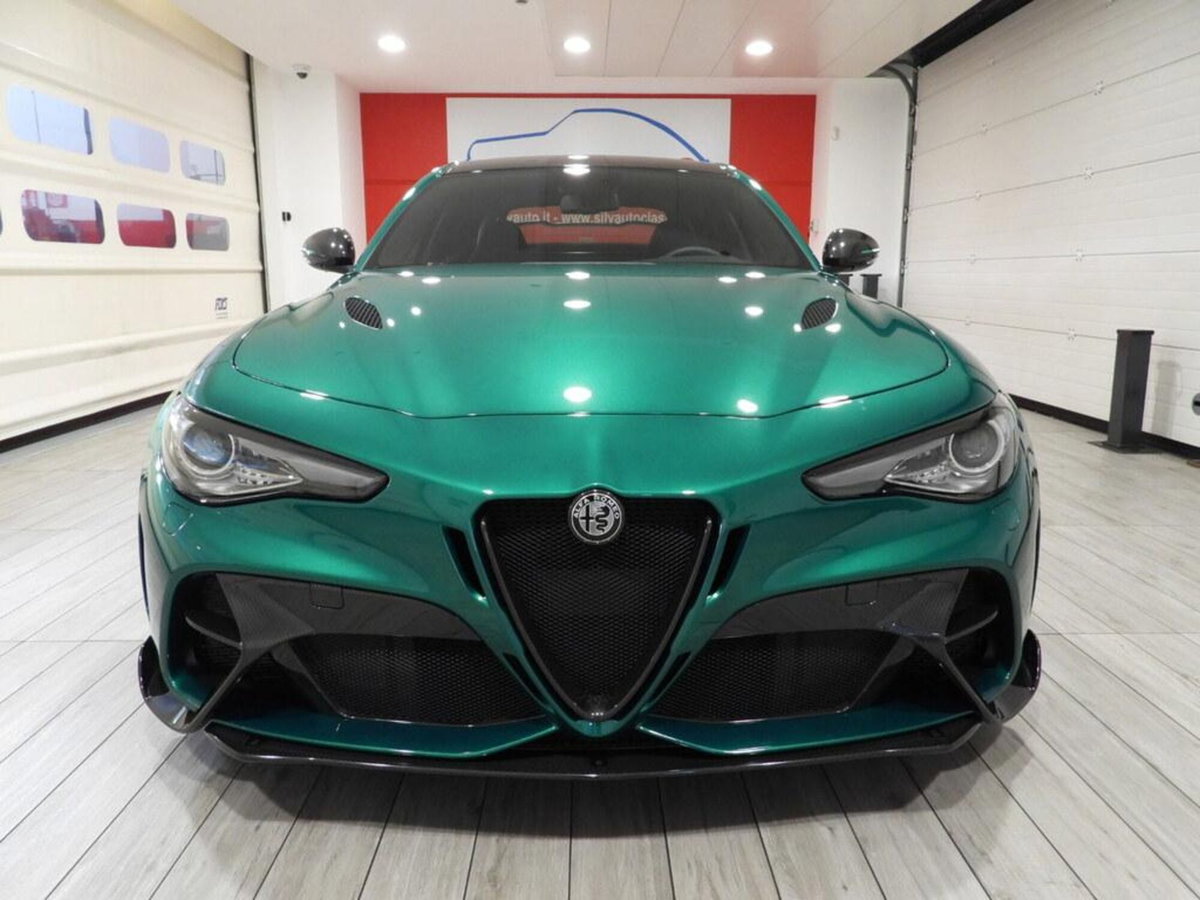 Alfa Romeo Giulia 2.9 T V6 AT8 Quadrifoglio (2)